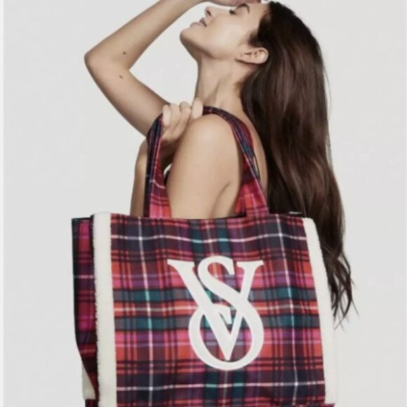 Victoria’s Secret Plaid Tote & Blanket 50x60 inches NWT - Picture 4 of 7